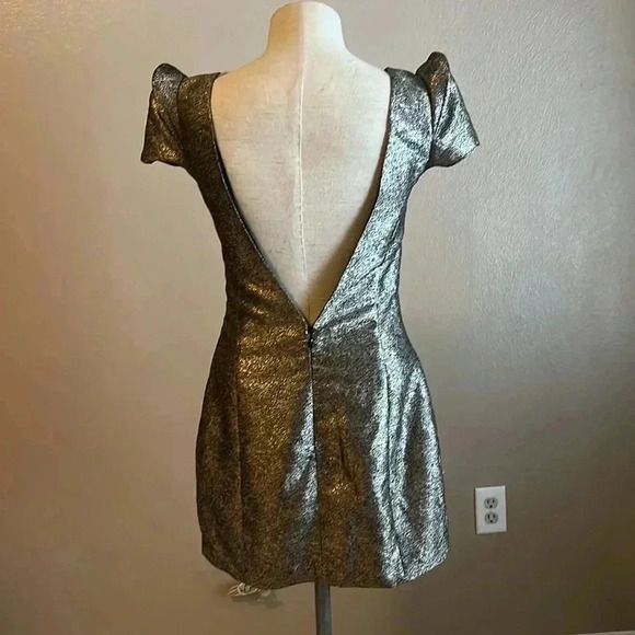 Saks Fifth 548 Chic Gold Backless V Mini Dress size 6 brand tag is cut off - Picture 4 of 11
